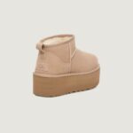 Stivali UGG CLASSIC ULTRA MINI PLATFORM Beige chiaro - Foto 5