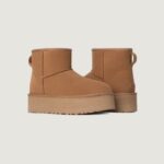 Stivali UGG CLASSIC MINI PLATFORM I23 Beige scuro - Foto 2