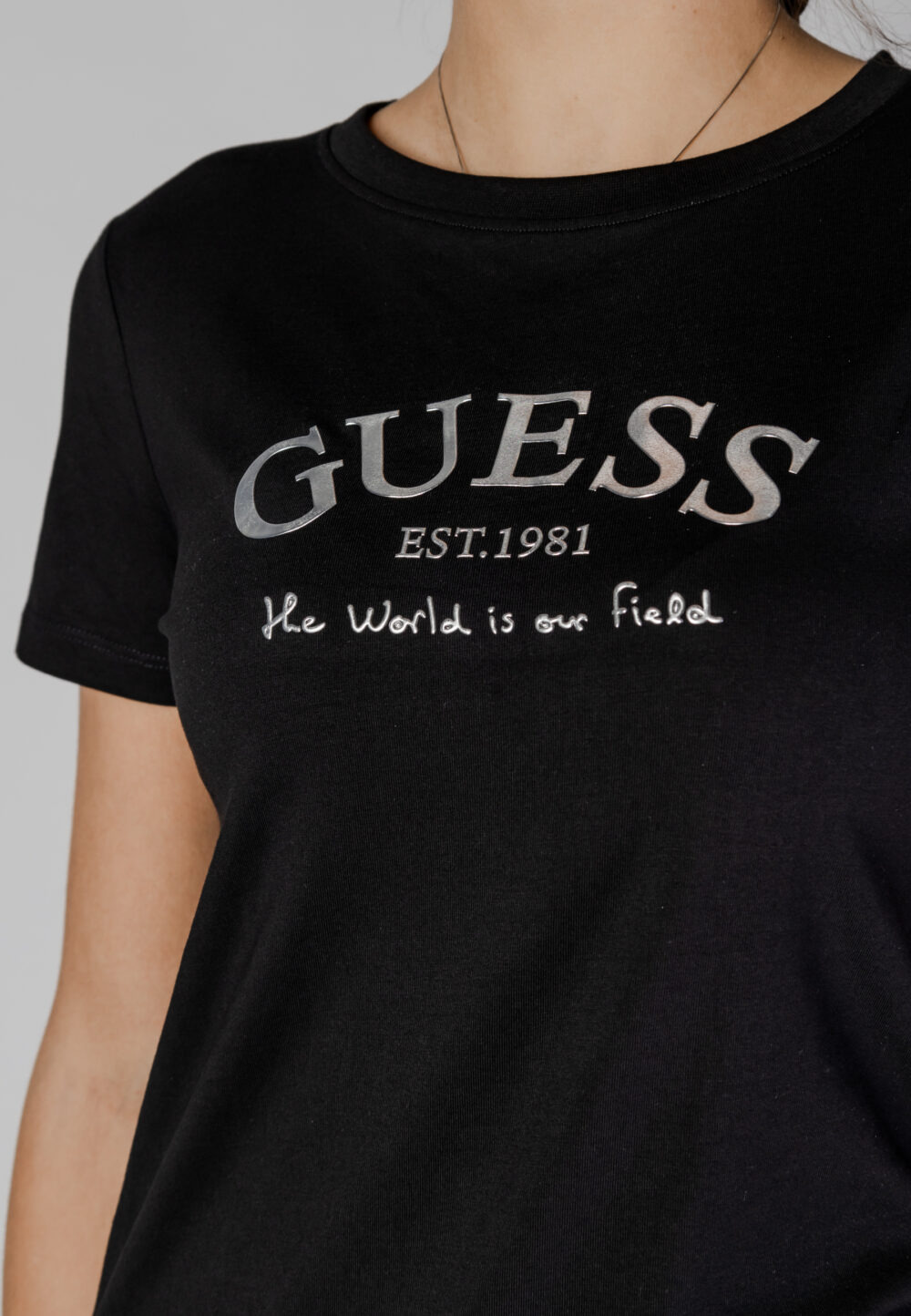 T-shirt Guess MARGOT SS Nero - Foto 5