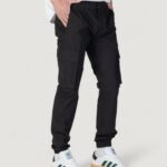 Pantaloni tapered Calvin Klein Jeans CARGO Nero - Foto 4