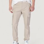 Pantaloni tapered Calvin Klein Jeans CARGO Taupe - Foto 3