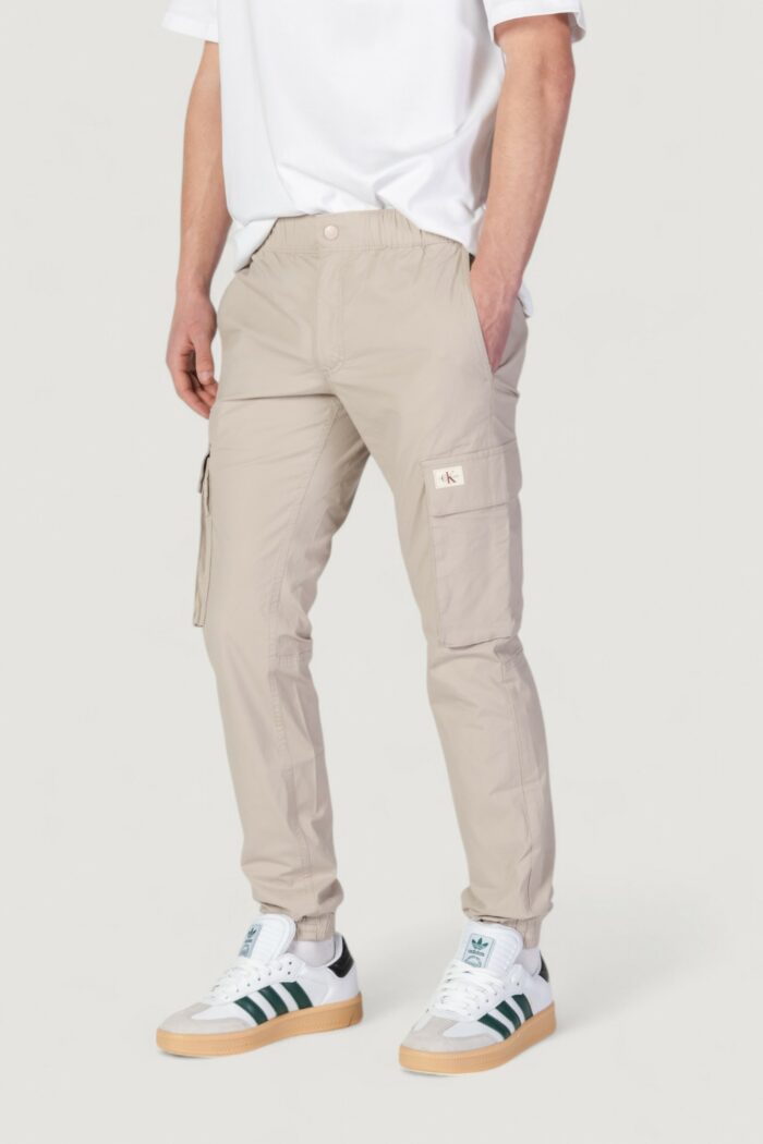 Pantaloni tapered Calvin Klein CARGO Taupe