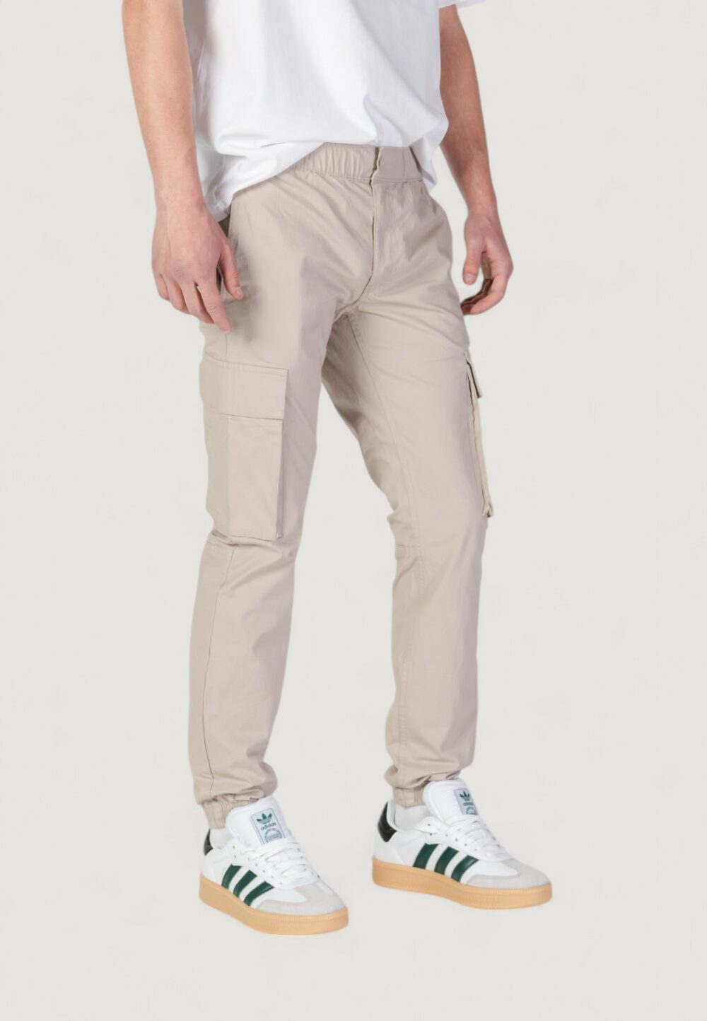 Pantaloni tapered Calvin Klein Jeans CARGO Taupe - Foto 4