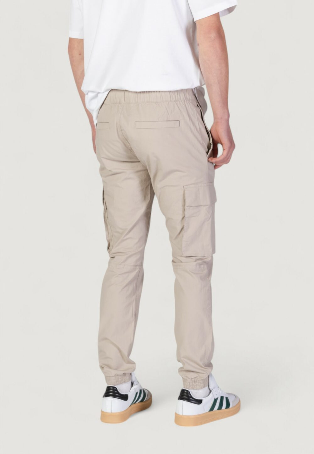 Pantaloni tapered Calvin Klein Jeans CARGO Taupe - Foto 5