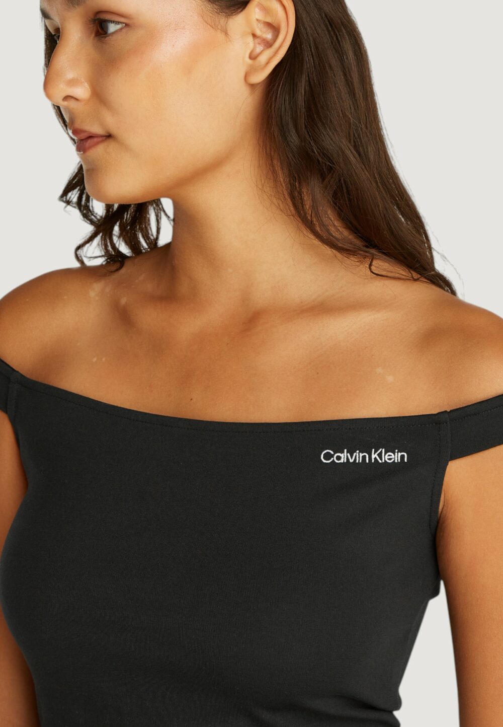 Top Calvin Klein Jeans LOGO BARDOT MILANO Nero - Foto 4