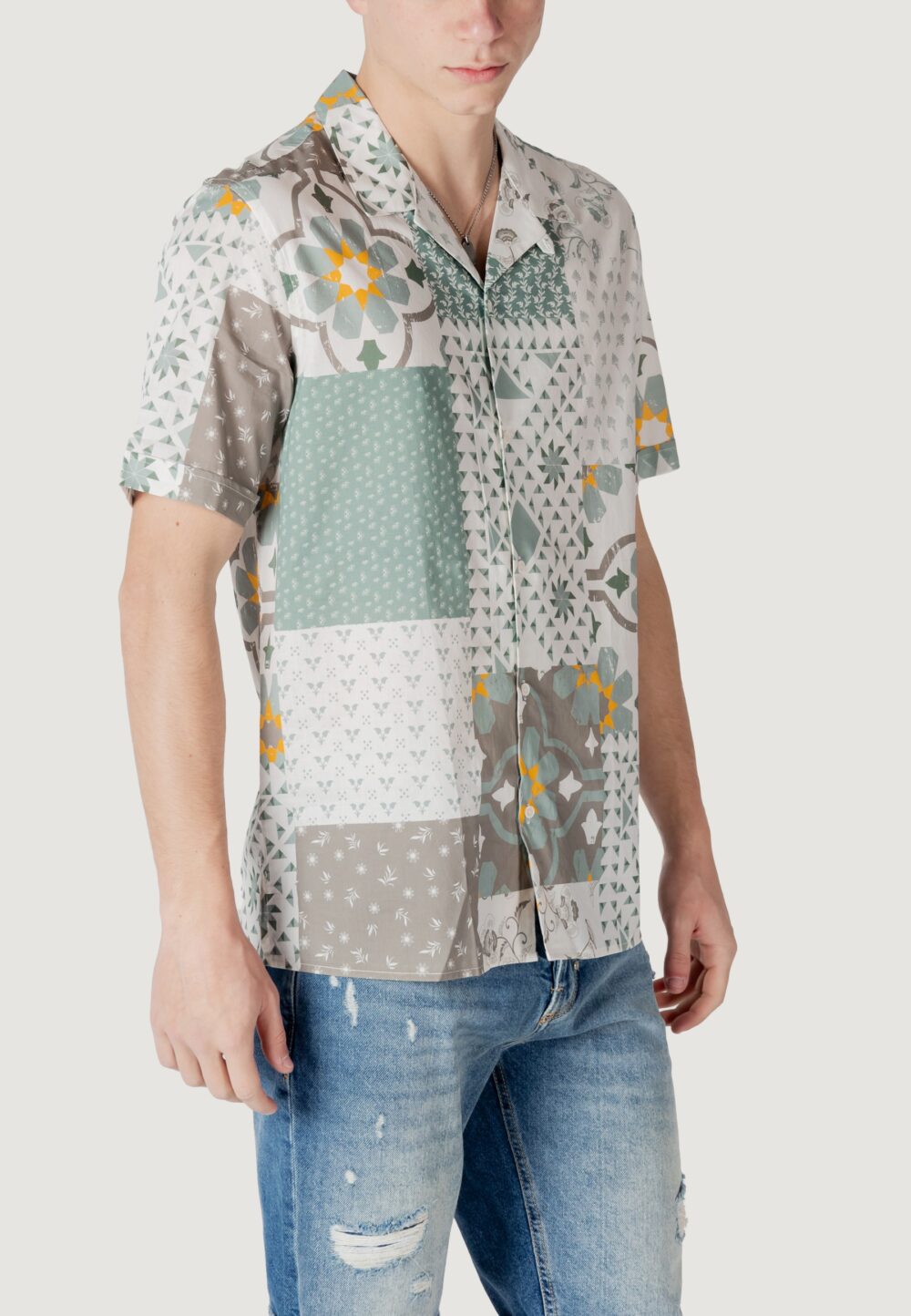 Camicia manica corta Antony Morato HONOLULU STRAIGHT FIT WITH LOGOED METAL BADGE Verde - Foto 4