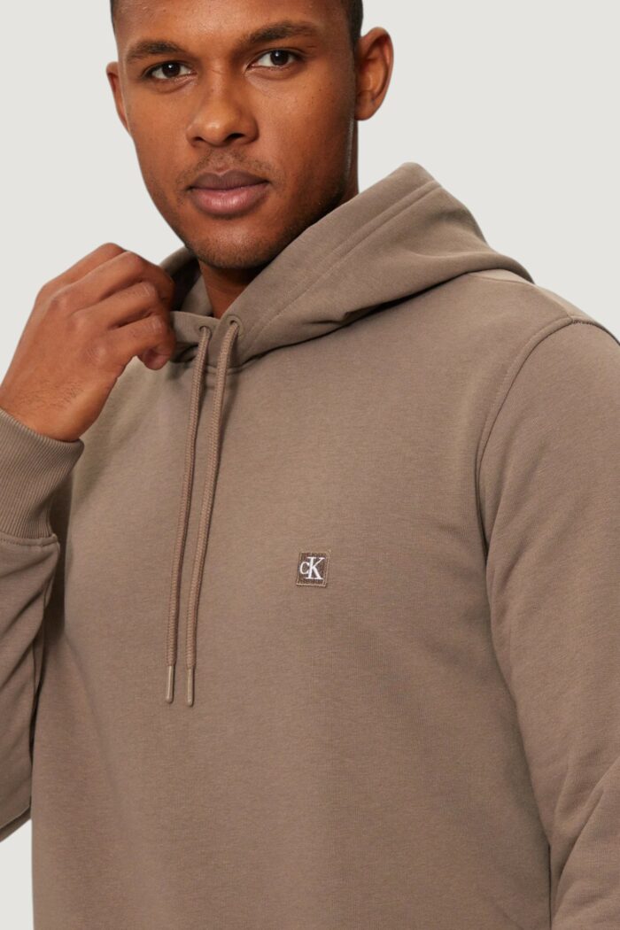 Felpa con cappuccio Calvin Klein CK EMBRO BADGE HOODI Beige – J30J325149