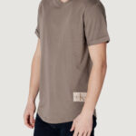 T-shirt Calvin Klein Jeans BADGE TURN UP SLEEVE Beige scuro - Foto 2