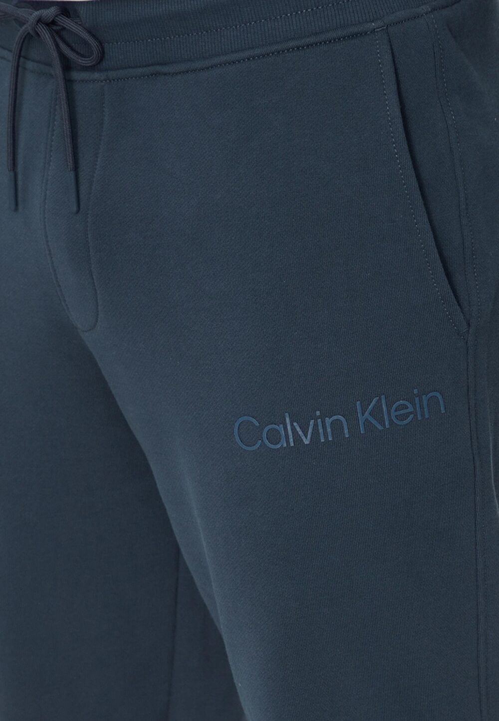 Pantaloni sportivi Calvin Klein Jeans INSTITUTIONAL HWK PA Blue scuro - Foto 4