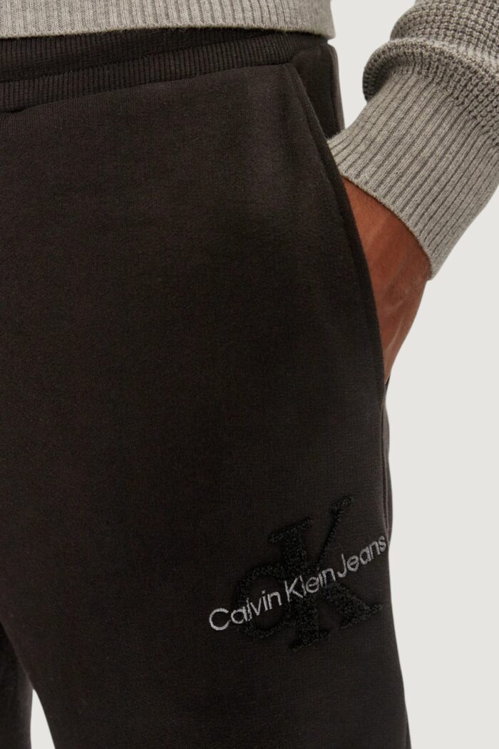 Pantaloni sportivi Calvin Klein CHENILLE MONOLOGO SW Nero