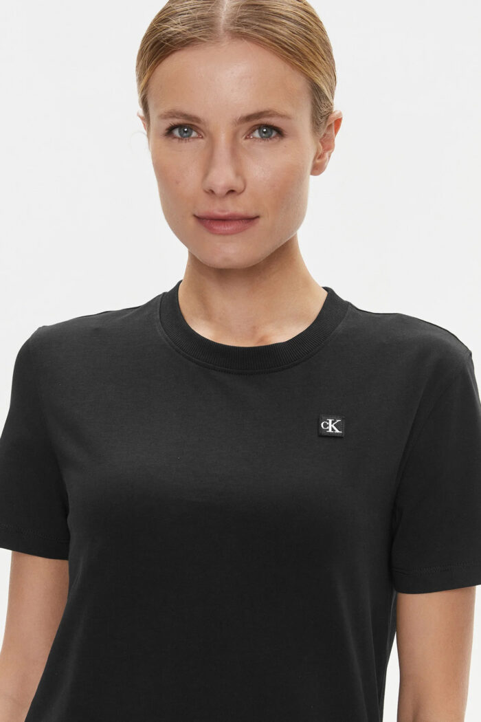 T-shirt Calvin Klein EMBRO BADGE Nero – J20J223226