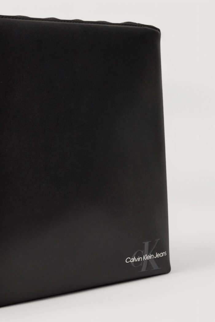 Borsa Calvin Klein MONO LOGO ZIP POUCH PU Nero