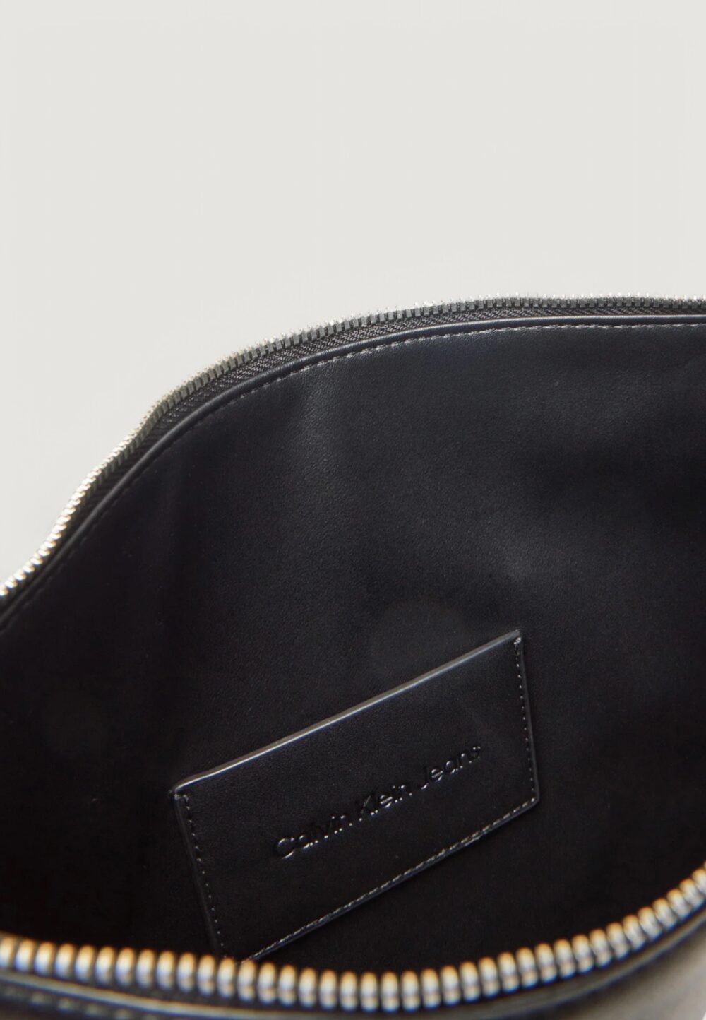 Borsa Calvin Klein MONO LOGO ZIP POUCH PU Nero - Foto 4