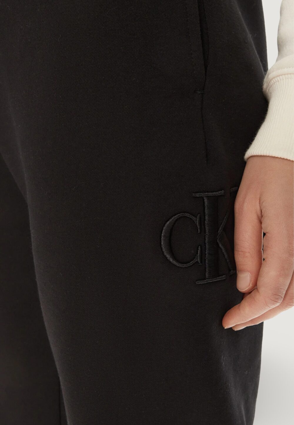 Pantaloni sportivi Calvin Klein Jeans RAISED EMBROIDERY CK Nero - Foto 4