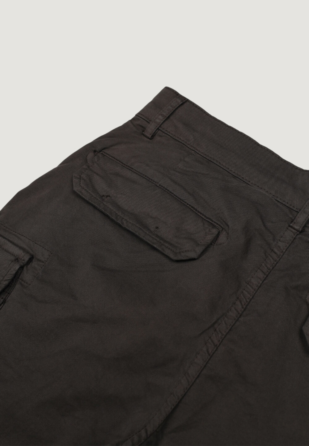 Bermuda Lyle & Scott Wembley Cargo Short Antracite - Foto 5