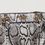 Borsa Guess ANADELA 3 COMP SATCHEL Black-White - Foto 3