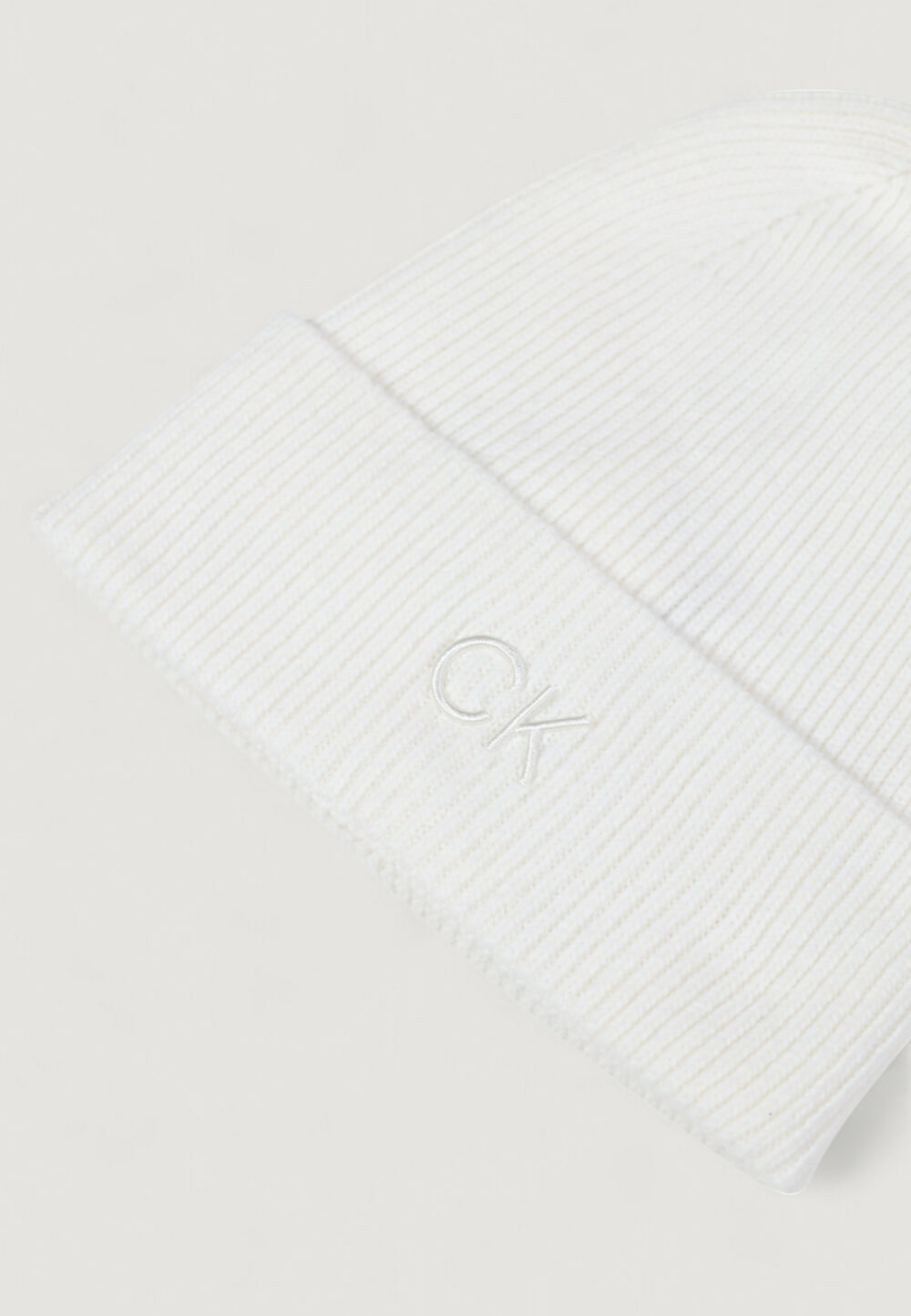 Berretto Calvin Klein CK EMBROIDERY FINE RIB BEANIE Bianco - Foto 4