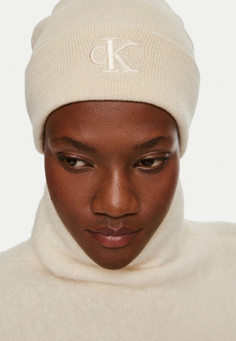 Berretto Calvin Klein MONOGRAM EMBRO BEANIE Panna - Foto 4