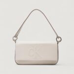 Borsa Calvin Klein SCULPTED FLAP SHOULDER POUCH Latte - Foto 1