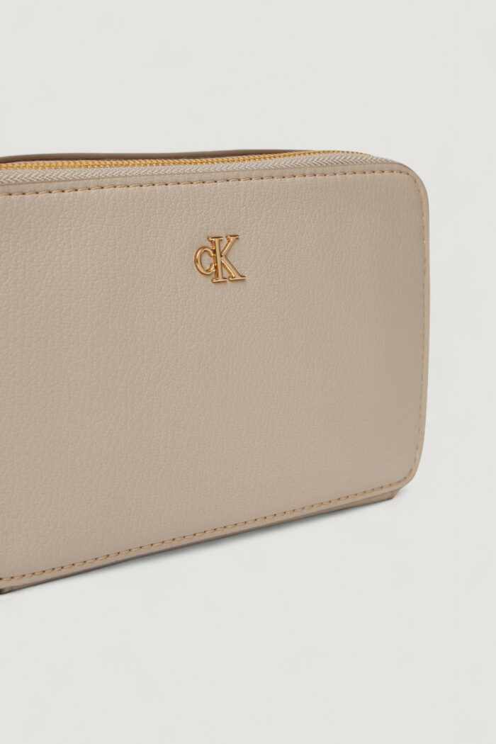 Borsa Calvin Klein MINIMAL MONO CAMERA BAG Beige chiaro – LV04K1086G