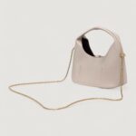 Borsa Calvin Klein STONE LOCK SLOUCHY CROSSBODY BAG Beige chiaro - Foto 3