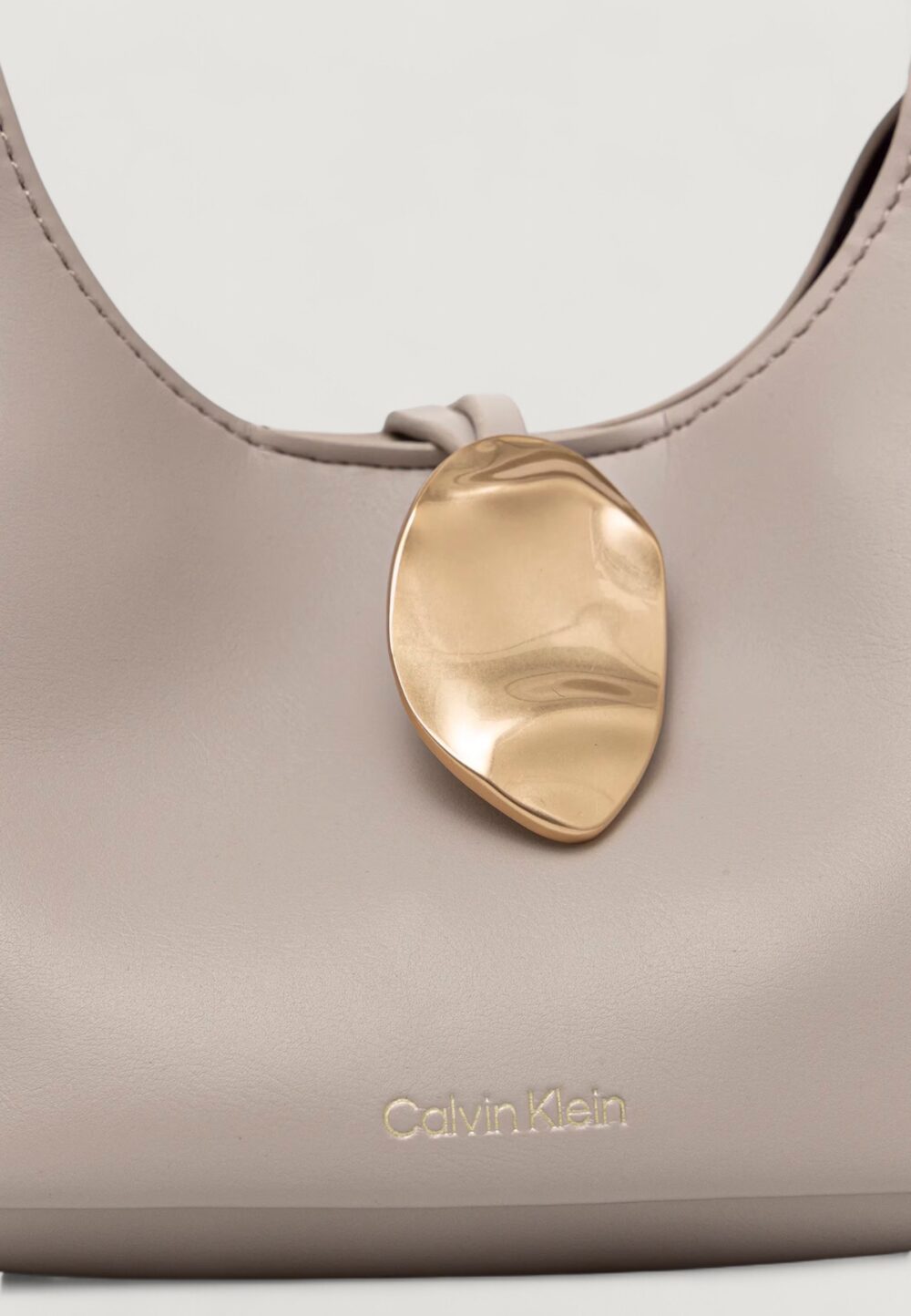 Borsa Calvin Klein STONE LOCK SLOUCHY CROSSBODY BAG Beige chiaro - Foto 2