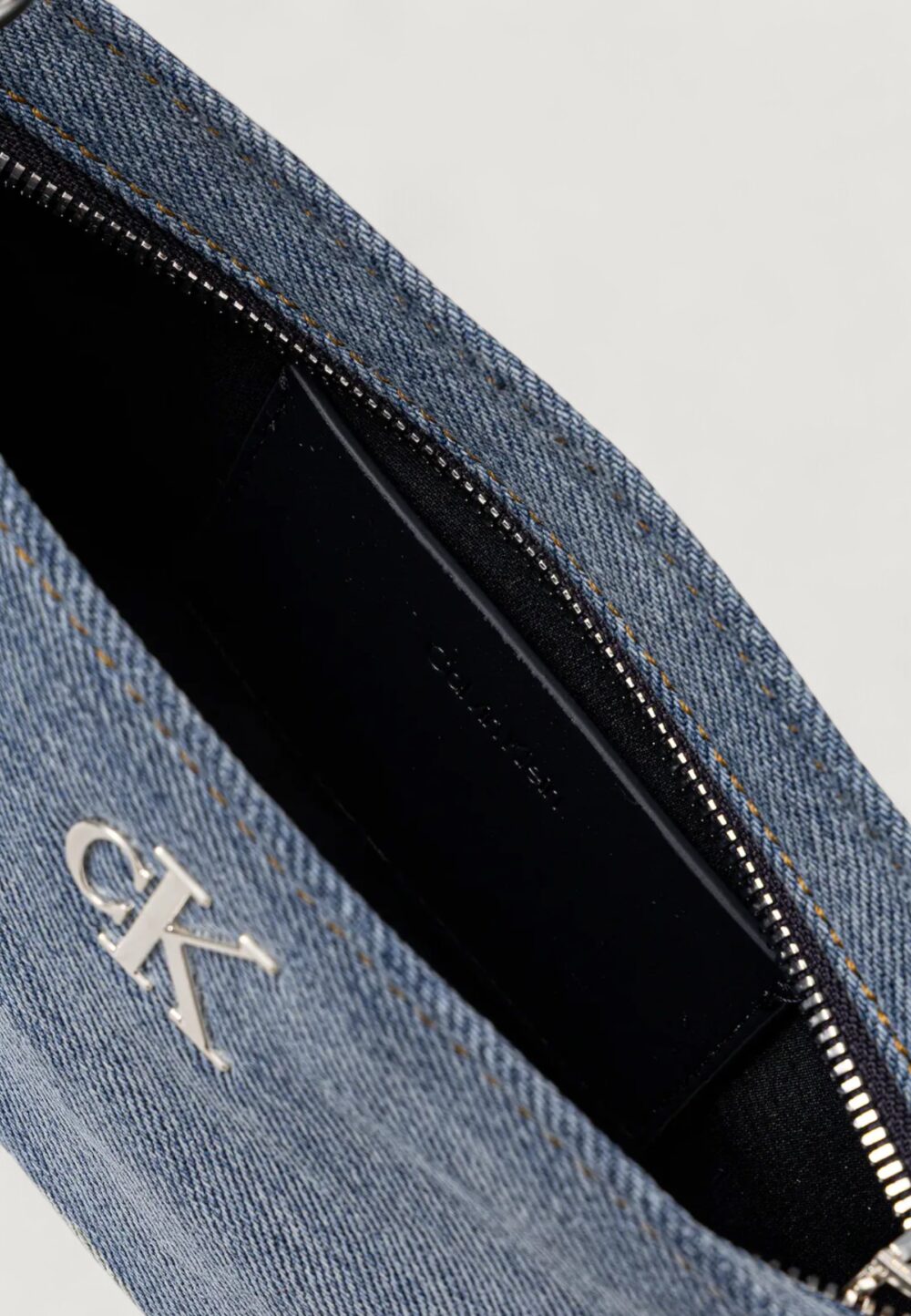Borsa Calvin Klein DENIM SHOULDER POUCH W/STRAP Denim chiaro - Foto 5