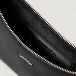 Borsa Calvin Klein CK MUST SMALL SHOULDER BAG Nero - Foto 5
