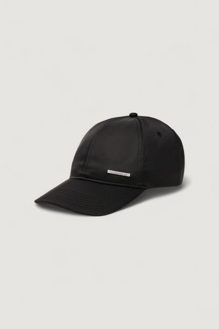 Cappello con visiera Calvin Klein CLASSIC LOGO SATIN BASEBALL CAP Nero – LV04D5022G