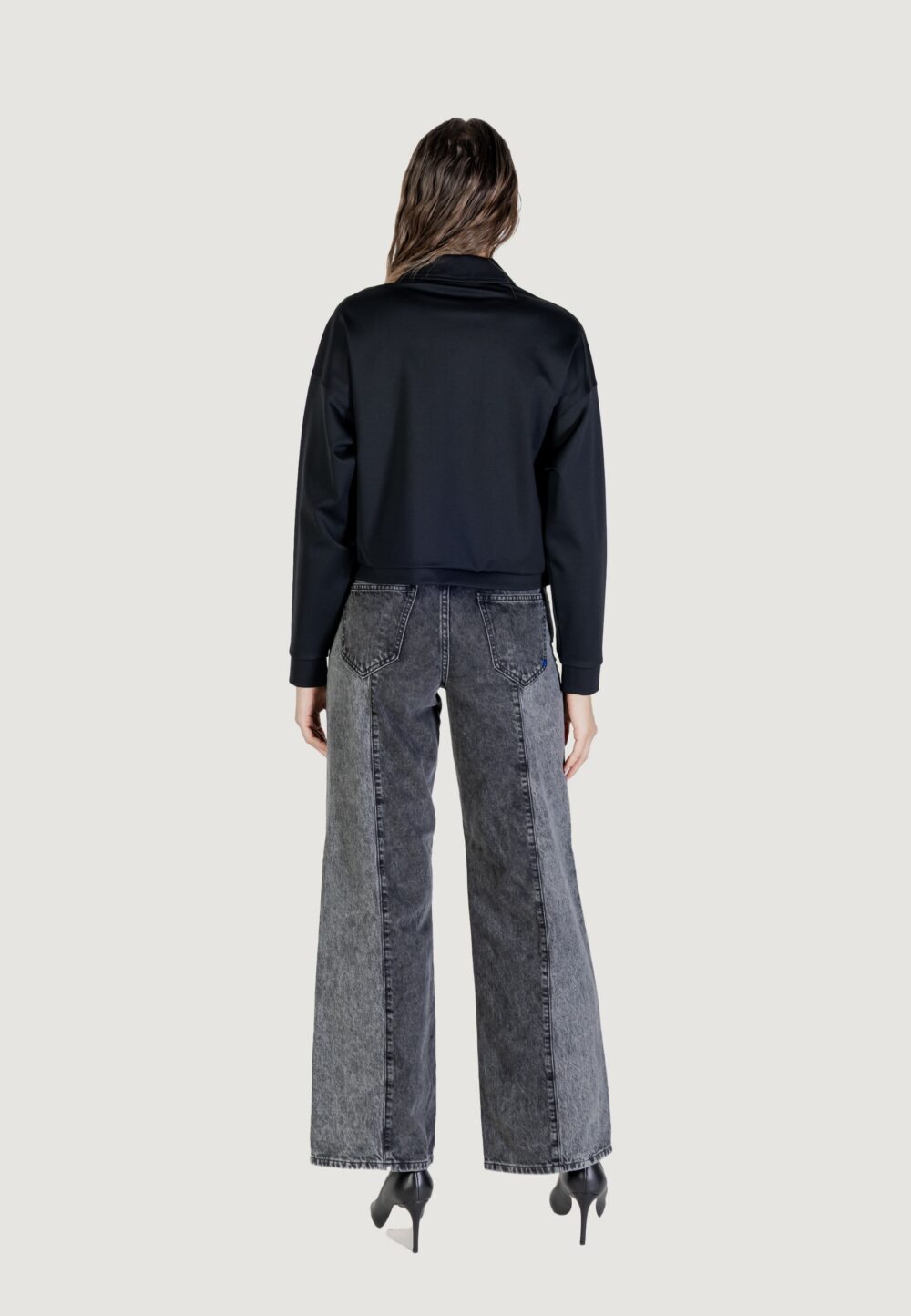 Felpa senza cappuccio Guess Active CARLA CROP ZIP JACKET Nero - Foto 5