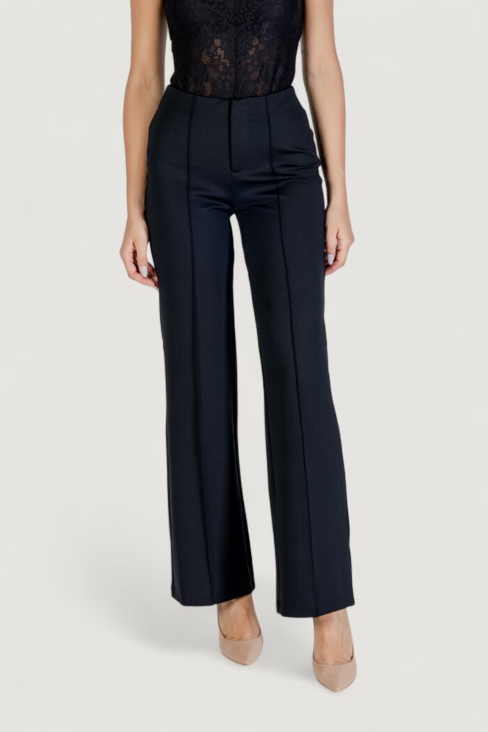 Pantaloni bootcut Guess Active CARLA FLARE PANTS Nero – V5YB11 KCX42
