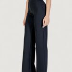 Pantaloni bootcut Guess Active CARLA FLARE PANTS Nero - Foto 3