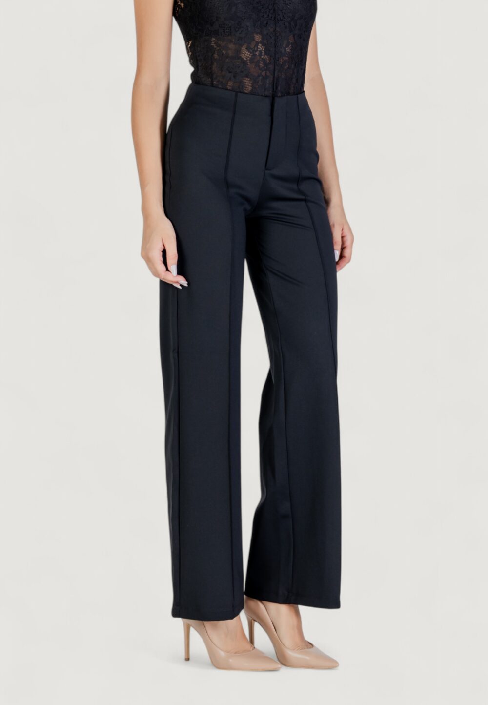 Pantaloni bootcut Guess Active CARLA FLARE PANTS Nero - Foto 4