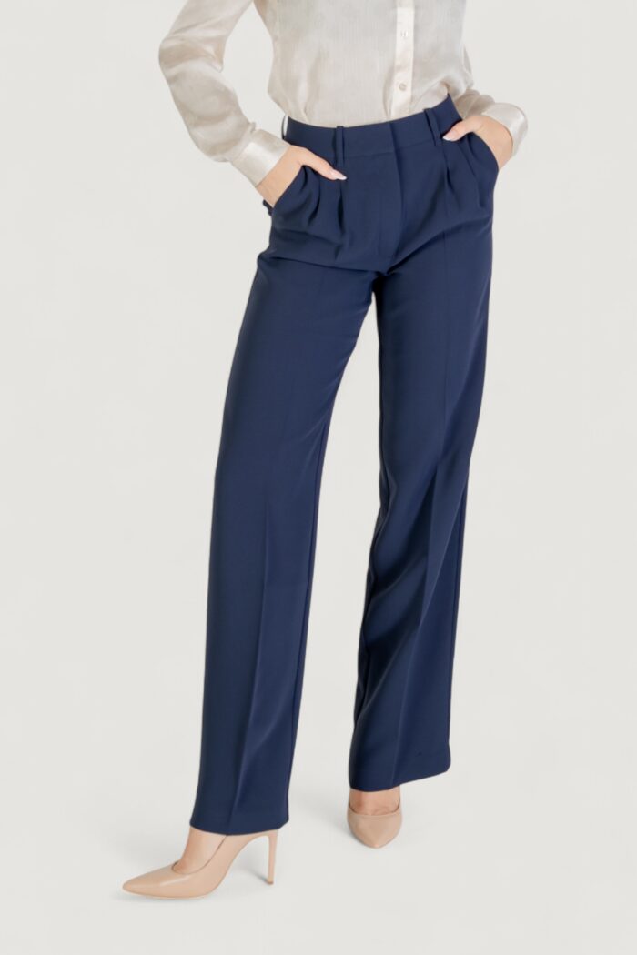Pantaloni regular Guess THEOLINE PERFECT PANT Blue scuro – W5YB08 WGHC2