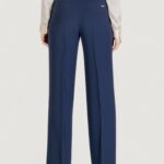 Pantaloni regular Guess THEOLINE PERFECT PANT Blue scuro - Foto 4