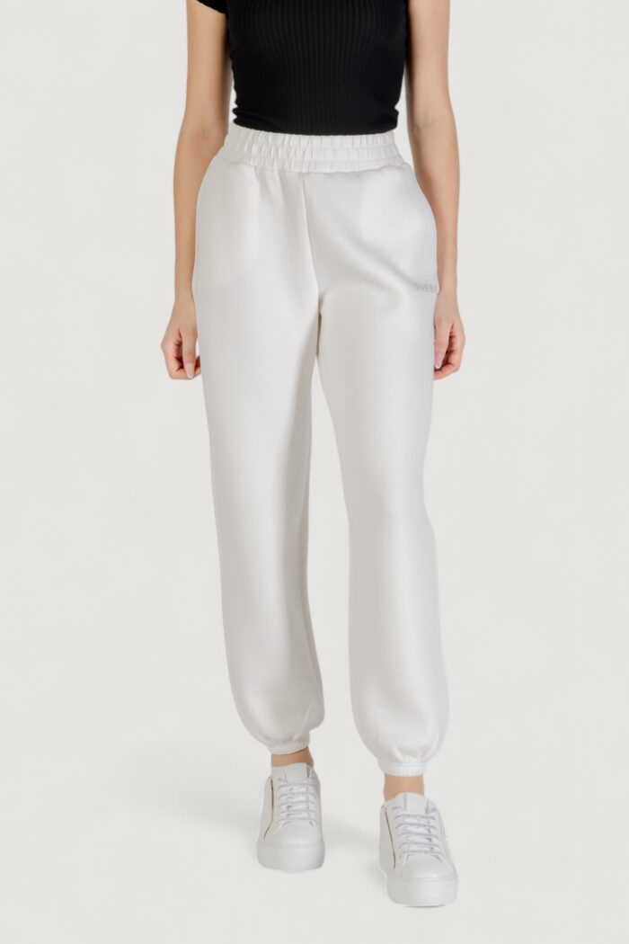 Pantaloni sportivi Guess Active CECILIA SCUBA JOGGER PANTS Panna – V4BB13 K7UW2