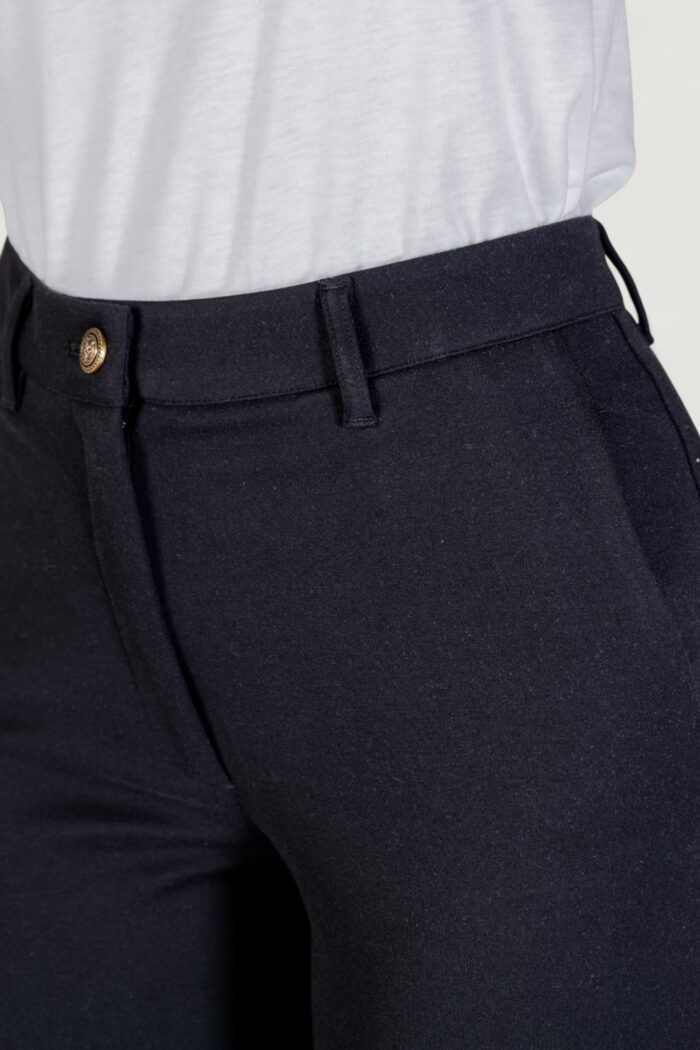 Pantaloni skinny Guess NEW ZOE PANT Nero – W5YB66 KCMU2