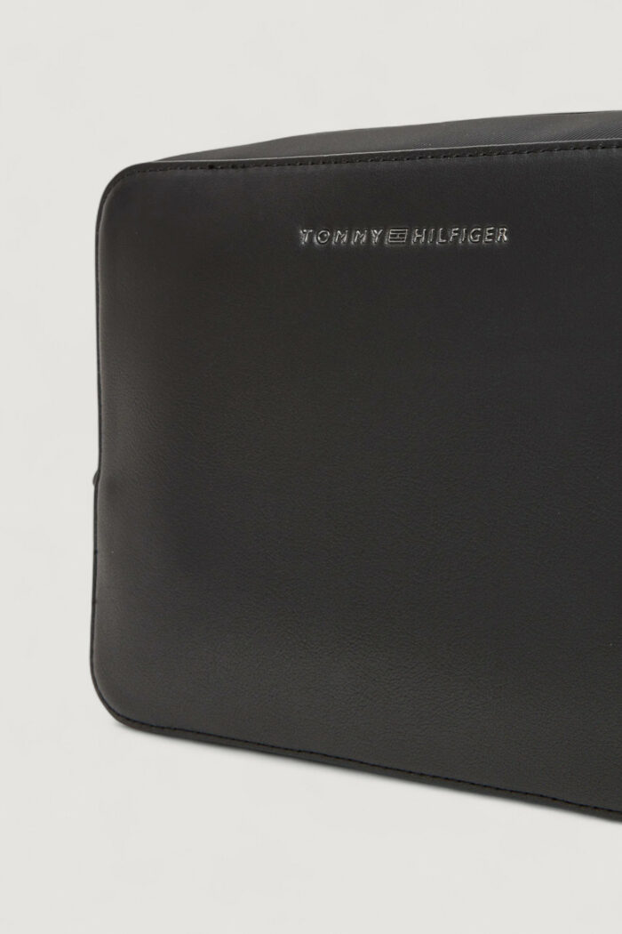 Pochette e beauty Tommy Hilfiger TH FOUNDATION WASHBAG Nero – AM0AM13527