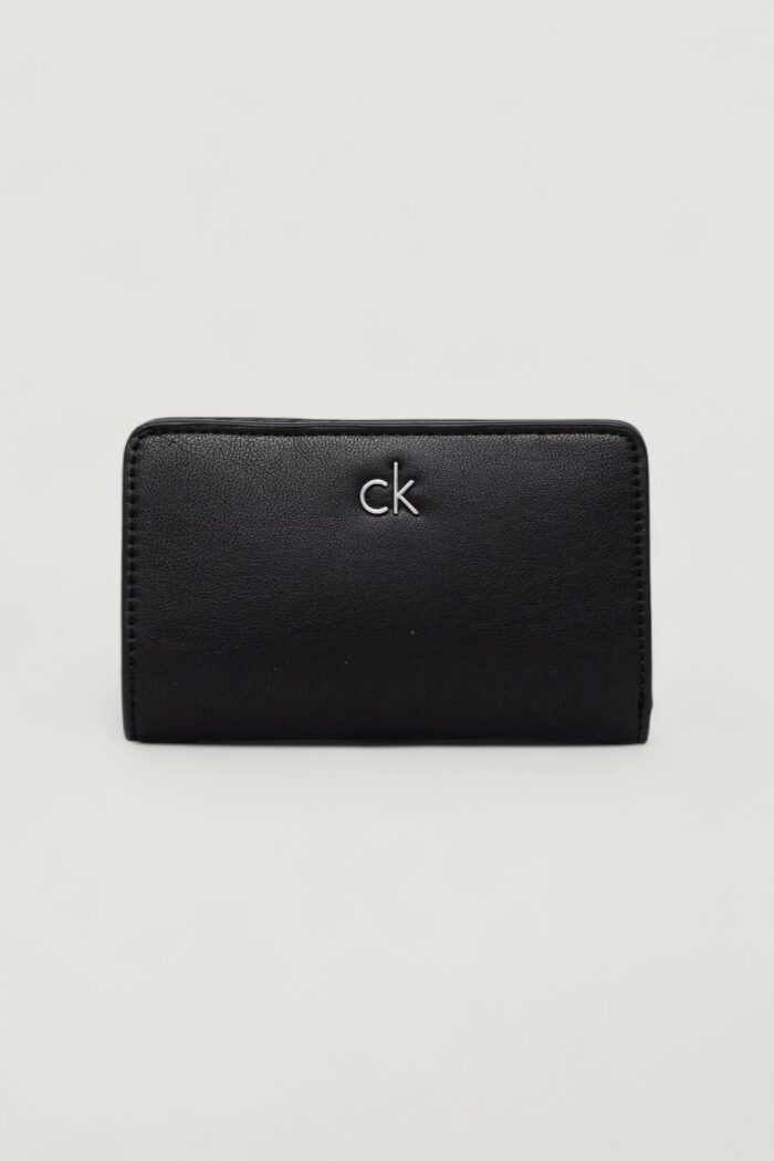 Portafoglio medio Calvin Klein CK RE-LOCK MEDIUM BIFOLD Nero – LV04F1033G