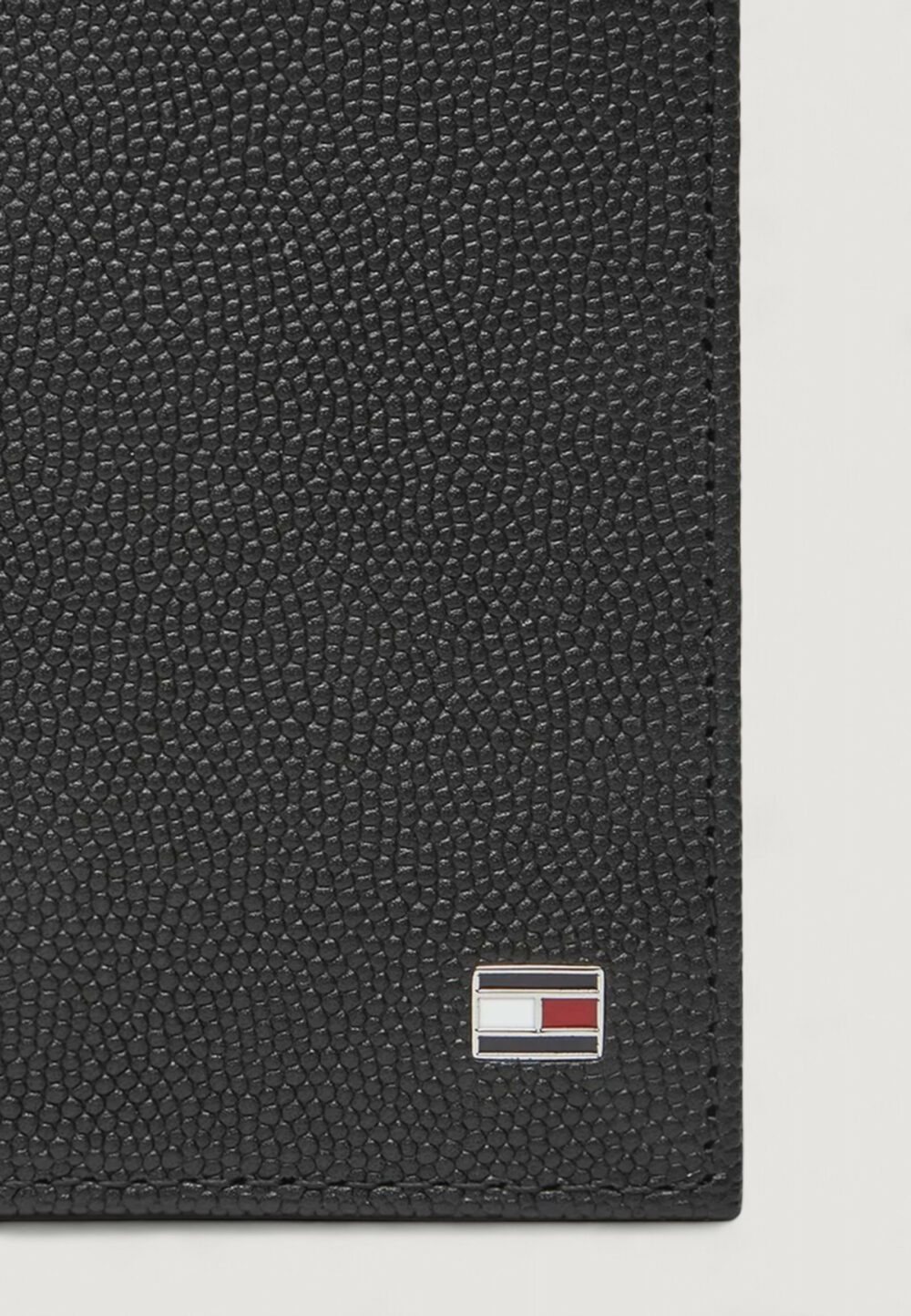 Portafoglio senza portamonete Tommy Hilfiger TH FLAG BIFOLD Nero - Foto 4