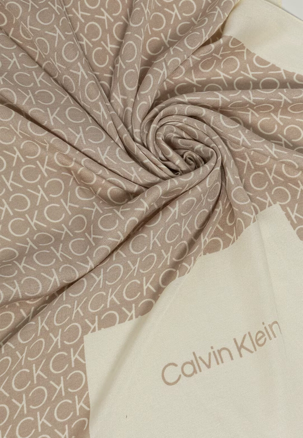 Sciarpa Calvin Klein AP MNML LG SHWL 70 X Beige chiaro - Foto 4
