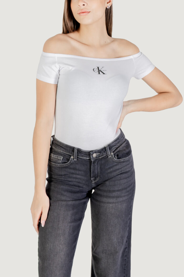 T-shirt Calvin Klein MONOGRAM OFF SHOULDE Bianco – LV047C203G