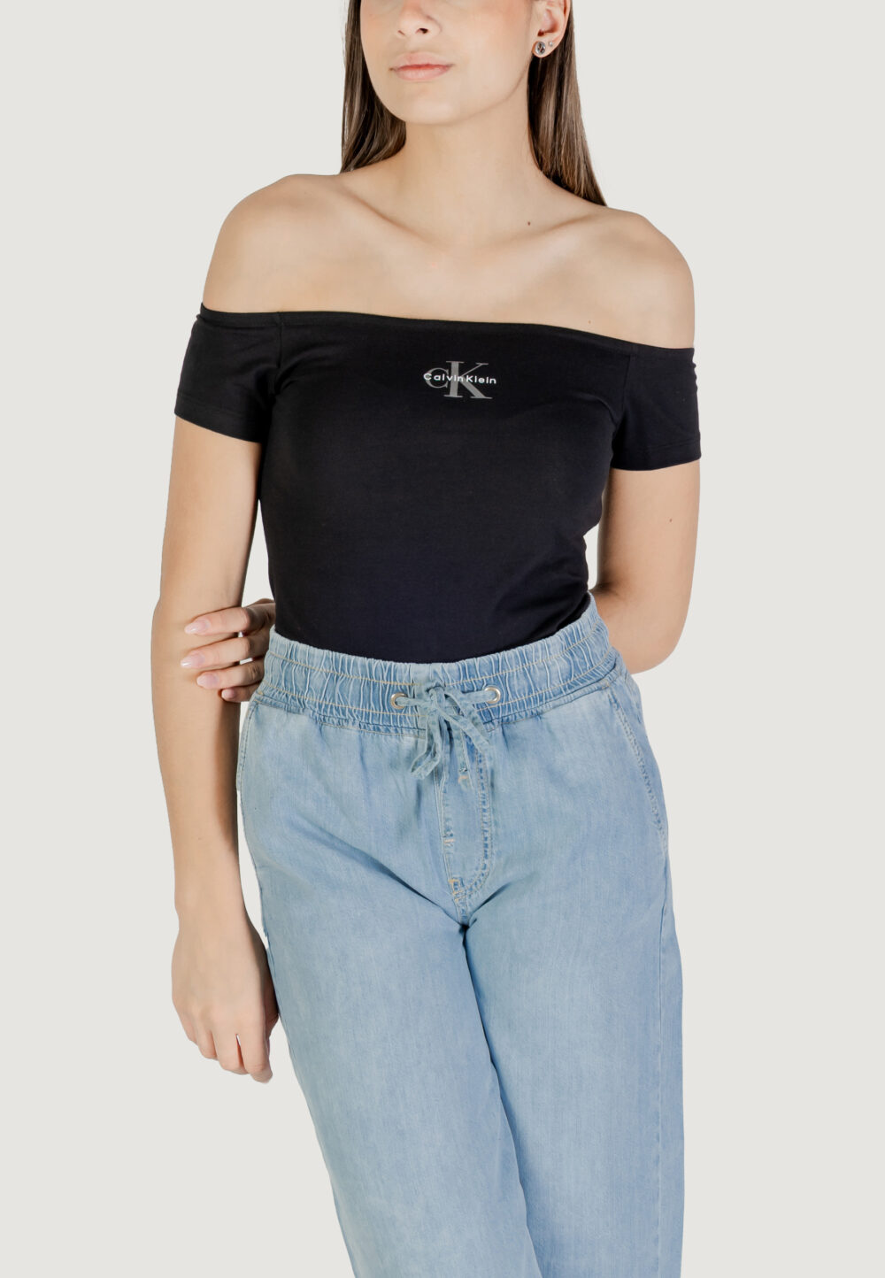 T-shirt Calvin Klein Jeans MONOGRAM OFF SHOULDE Nero - Foto 1
