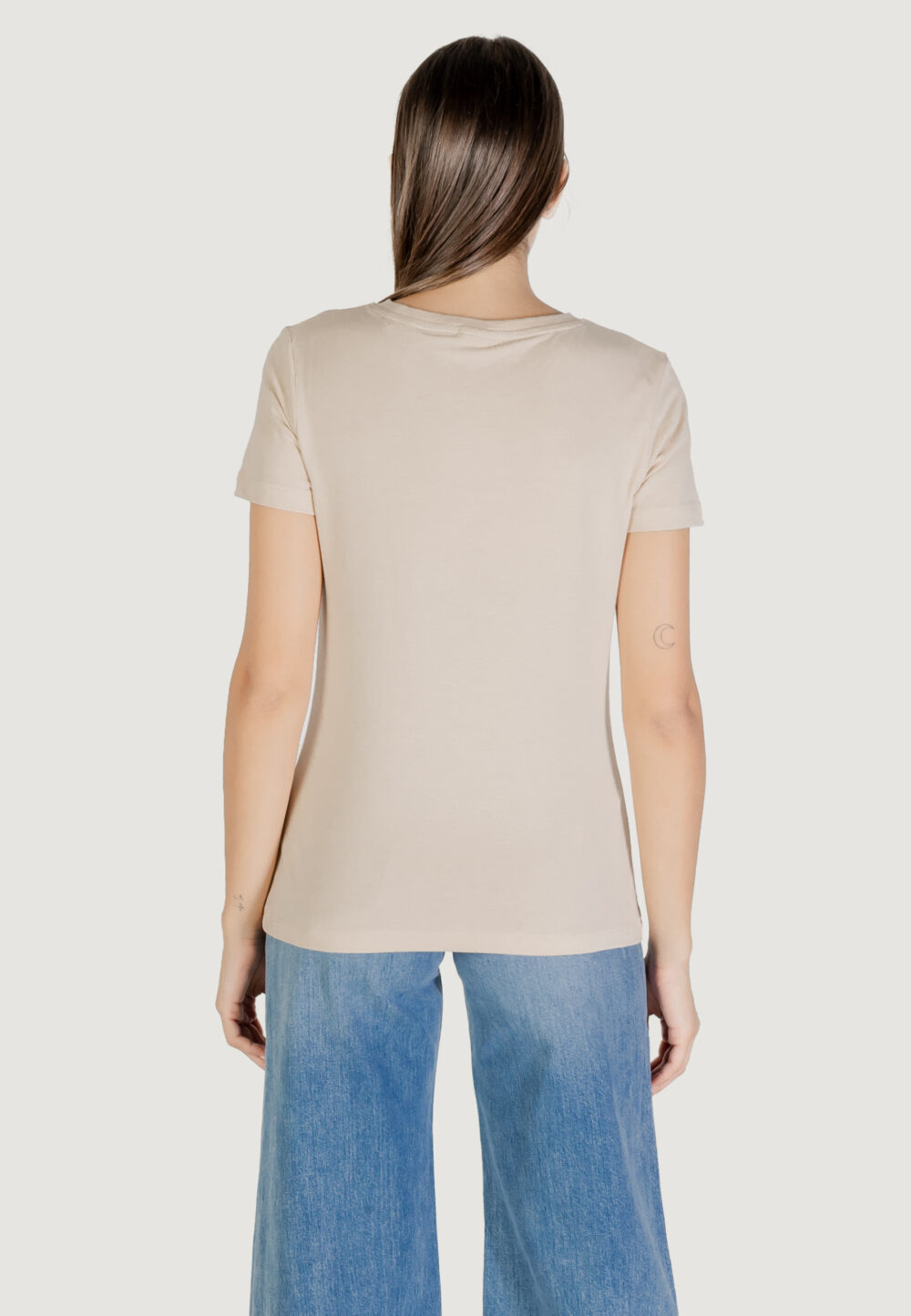 T-shirt Guess Active BRIANA SS T-SHIRT Beige chiaro - Foto 5
