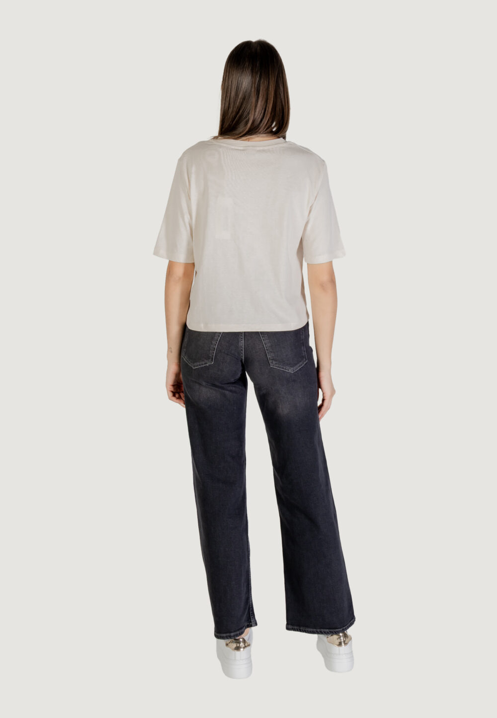 T-shirt Guess Active COLETTE BOXY TSHIRT Beige chiaro - Foto 5