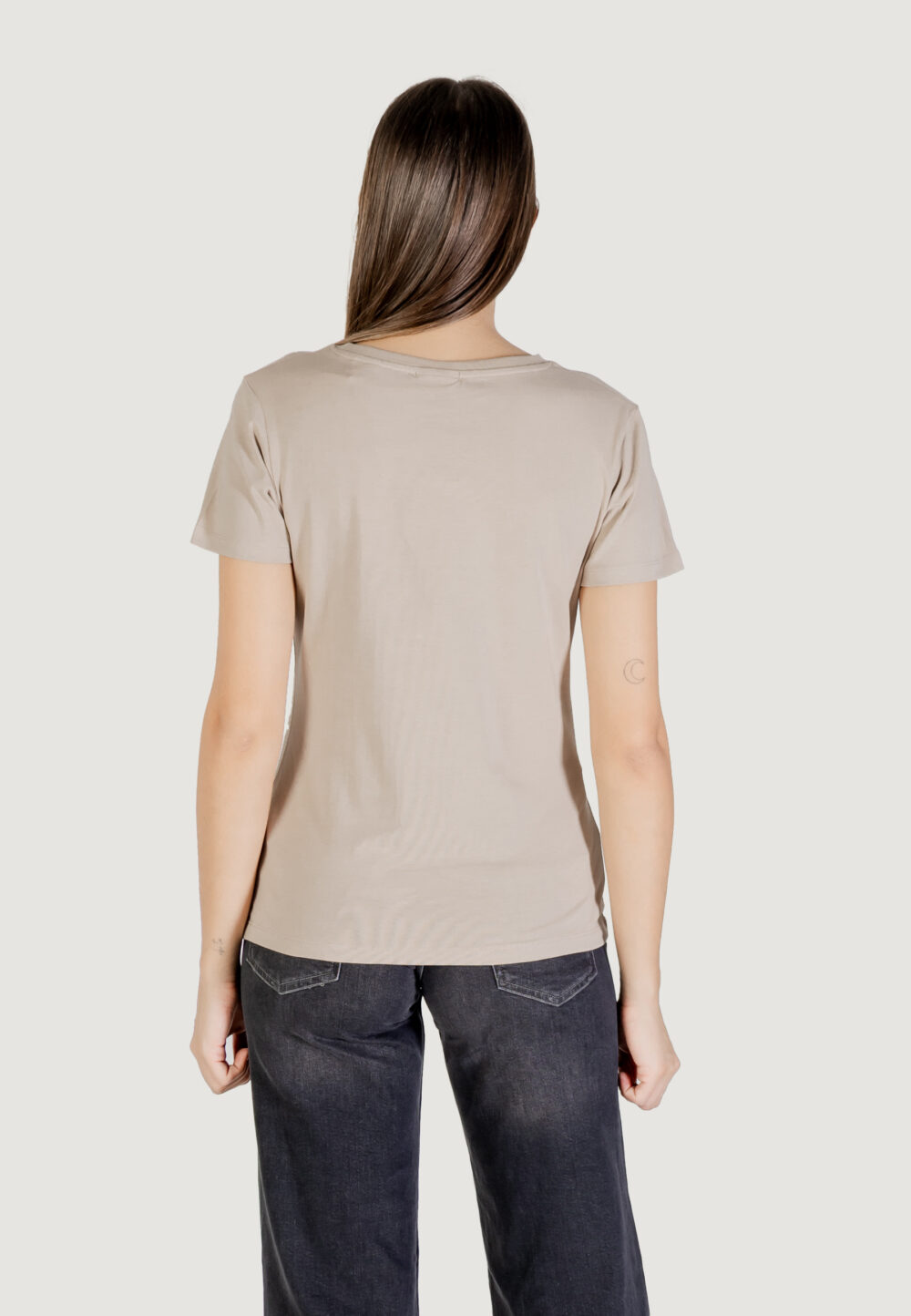 T-shirt Guess Active COLETTE T-SHIRT Beige chiaro - Foto 2