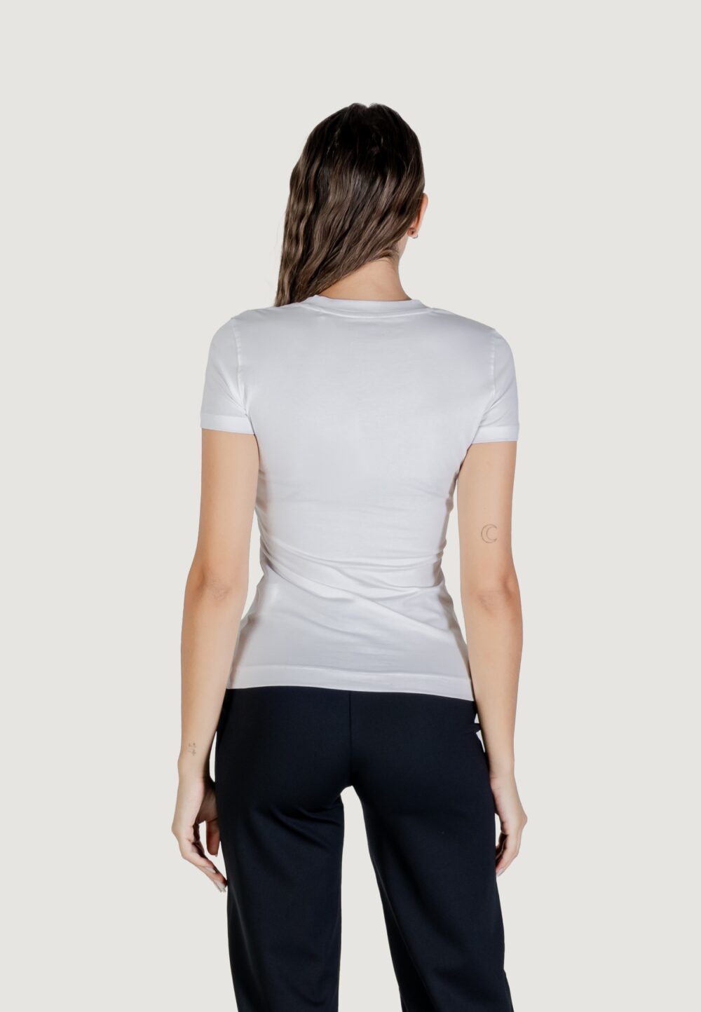 T-shirt Guess CN SS GUESS LOGO TEE Bianco - Foto 5