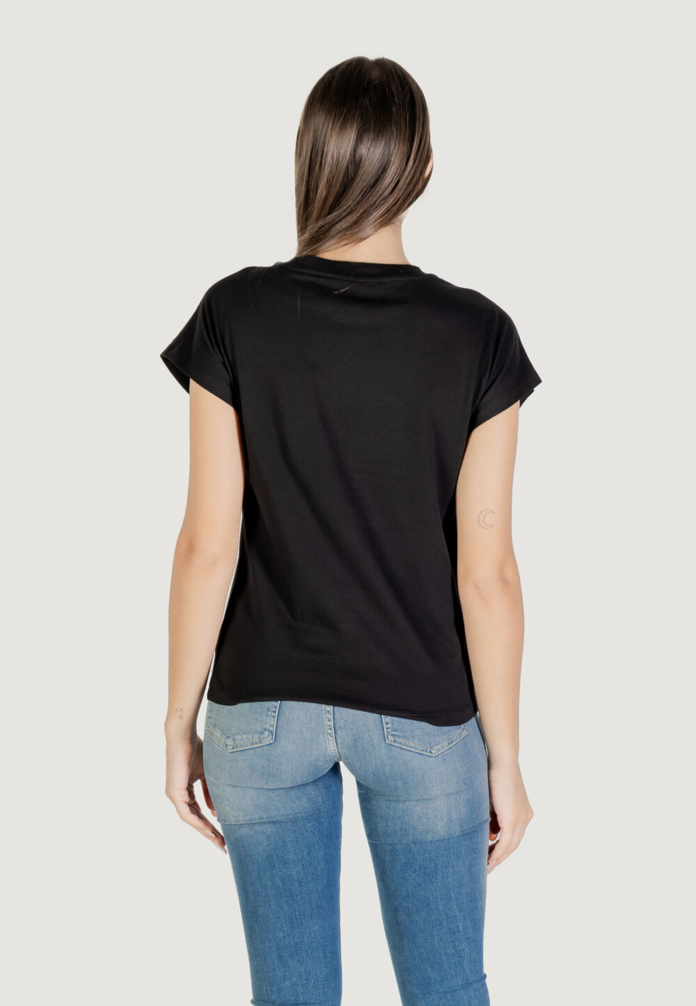 T-shirt Guess CN SS 4G SHADED HOTFIX Nero - Foto 5
