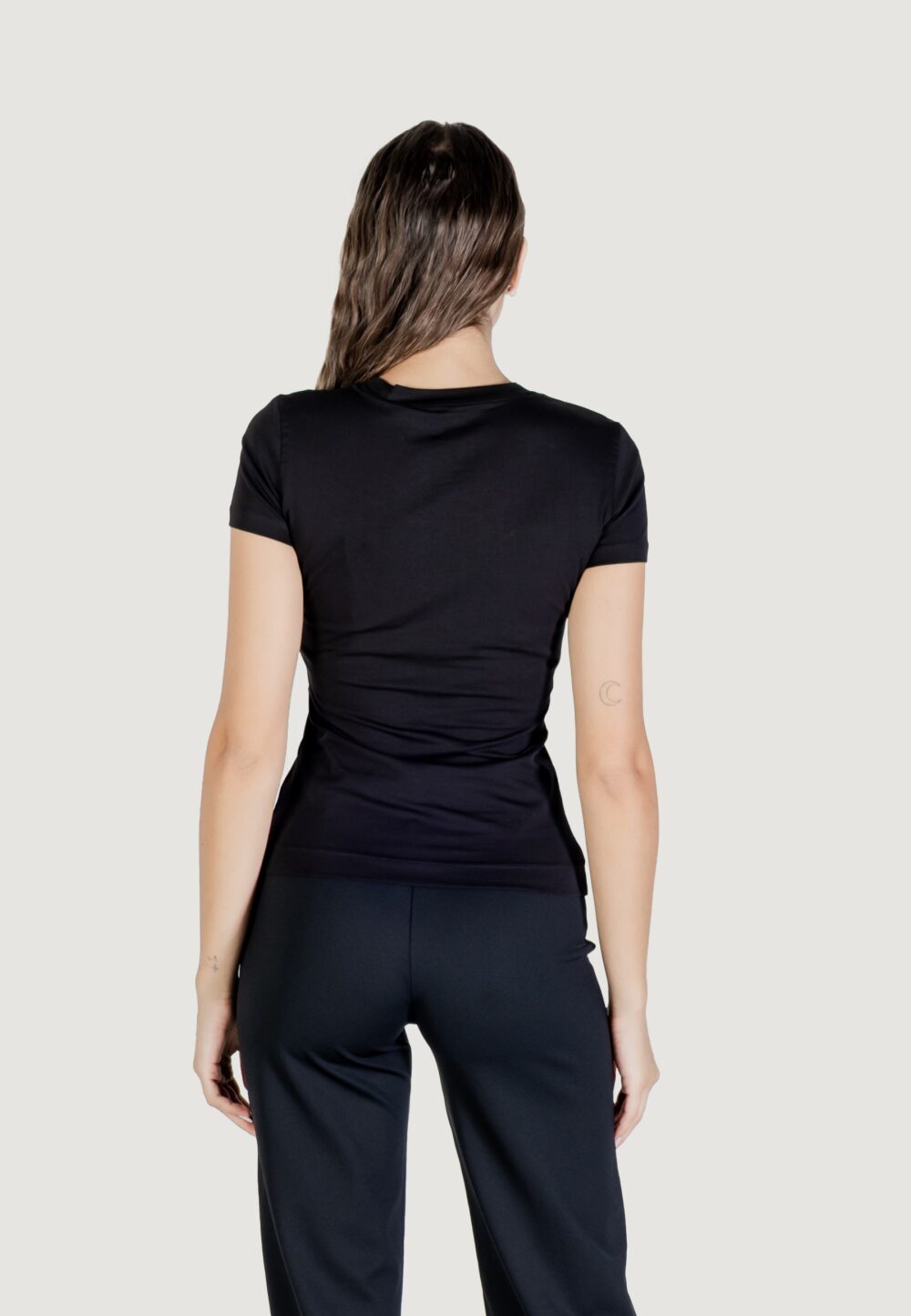 T-shirt Guess CN SS GUESS LOGO TEE Nero - Foto 5