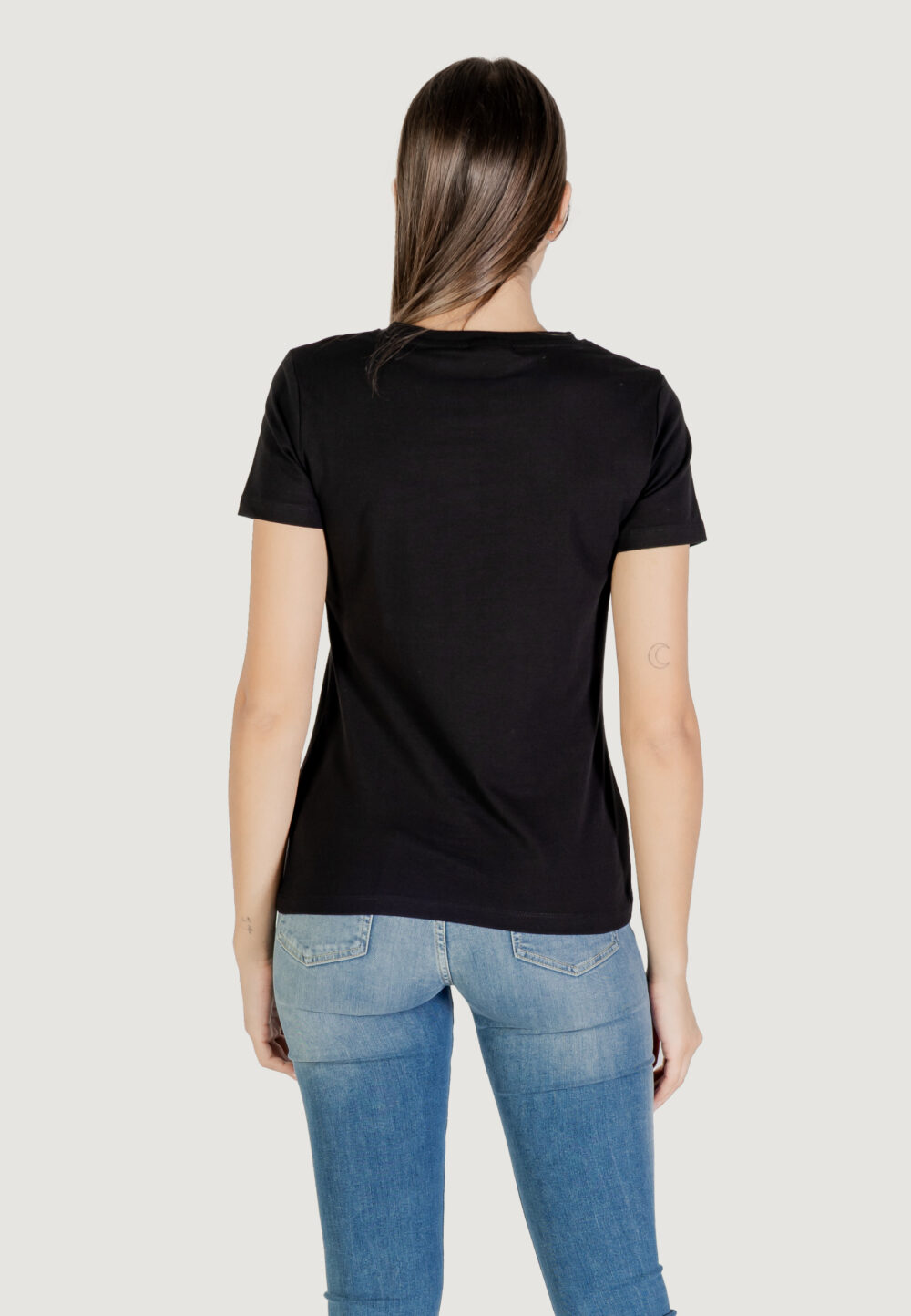 T-shirt Guess Active NINA SS CN T-SHIRT Nero - Foto 5